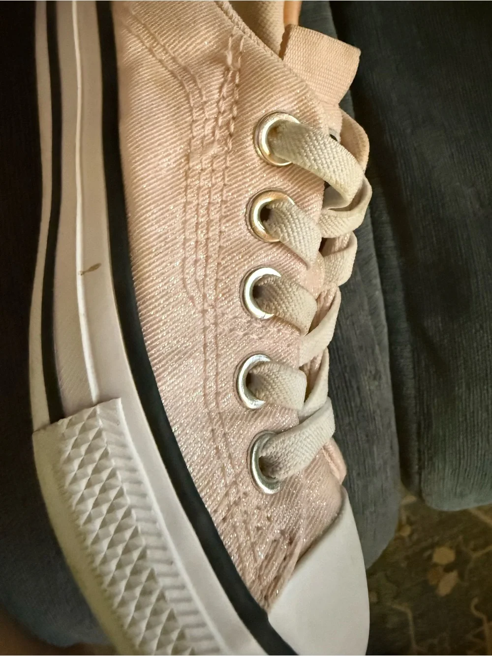 Converse Kids Low Top Sneakers in Light Pink and White